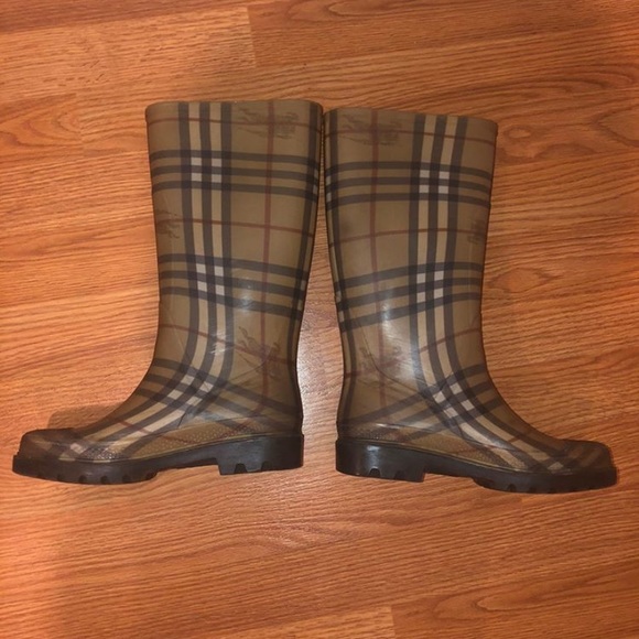 🛑SOLD🛑 Burberry rain boots - Picture 2 of 3